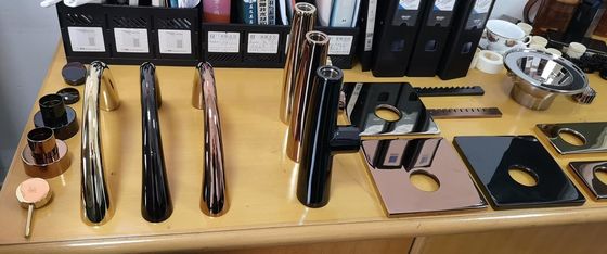 Un buen precio. Máquina de la galjanoplastia de los grifos de cobre amarillo PVD, capas de los grifos PVD del tubo de los SS en línea