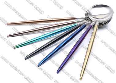 Un buen precio. Chapado en oro de las bifurcaciones de las cucharas de acero inoxidables y de los cuchillos PVD en línea